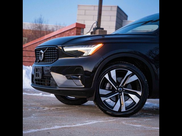 2023 Volvo XC40 Plus Dark Theme