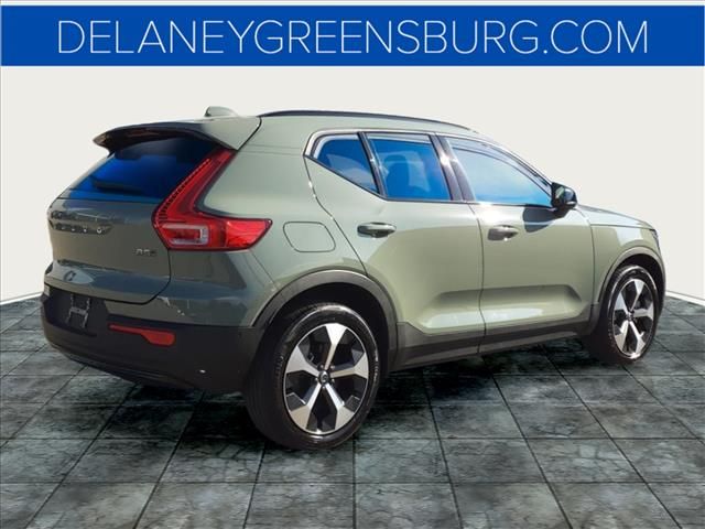 2023 Volvo XC40 Plus Dark Theme