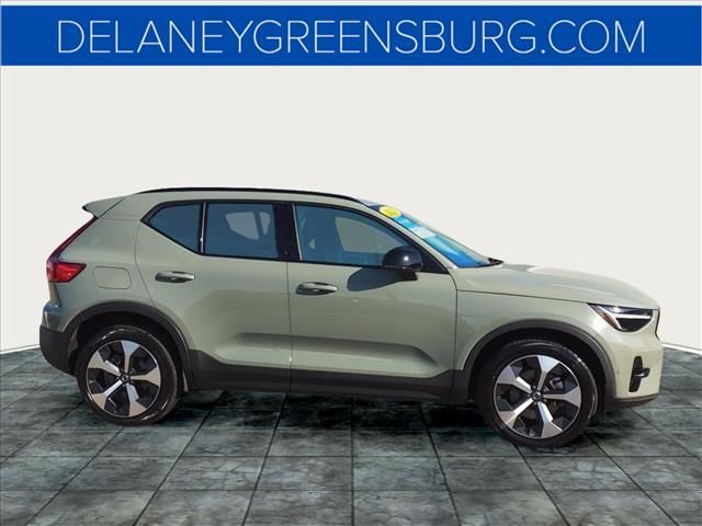 2023 Volvo XC40 Plus Dark Theme