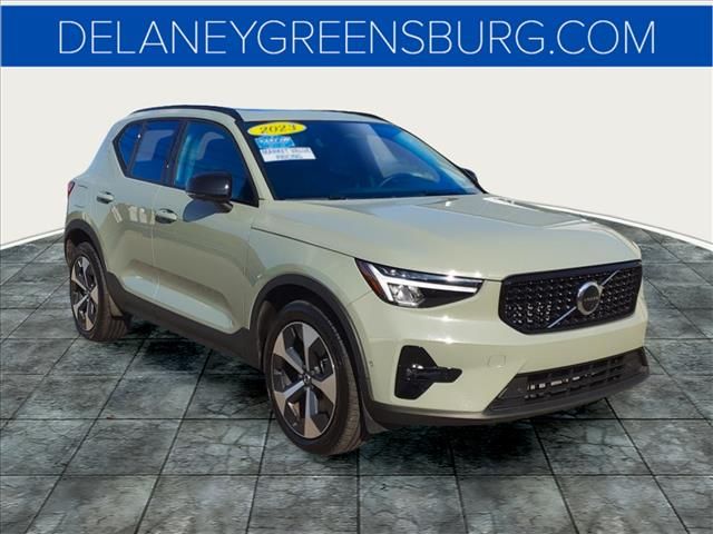 2023 Volvo XC40 Plus Dark Theme