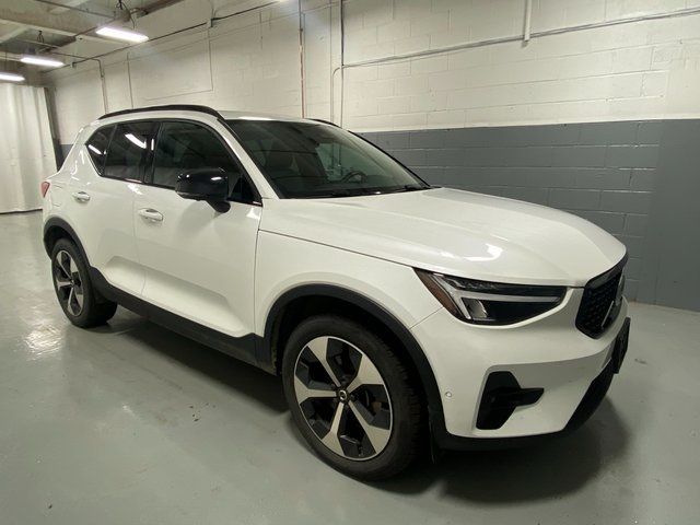 2023 Volvo XC40 Plus Dark Theme