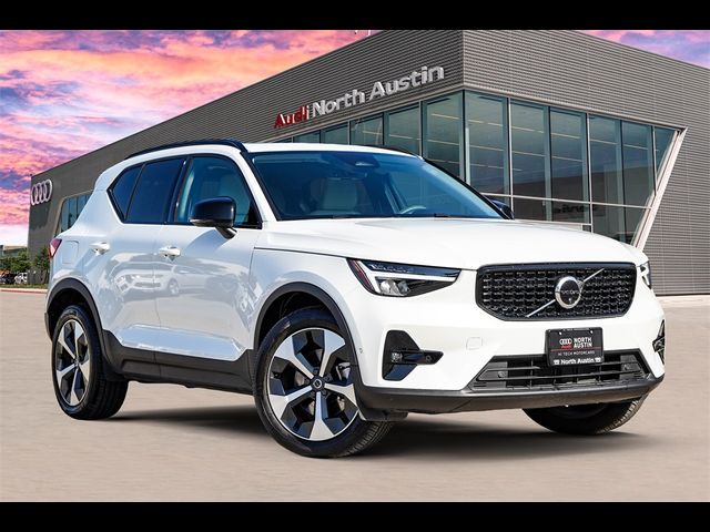 2023 Volvo XC40 Plus Dark Theme