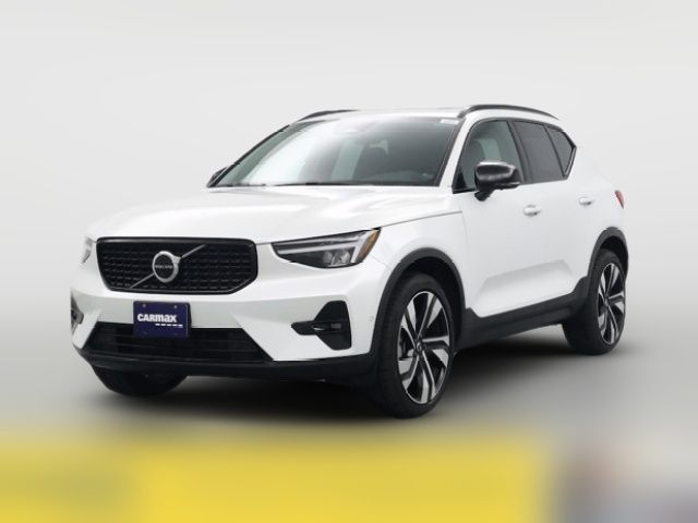 2023 Volvo XC40 Plus Dark Theme