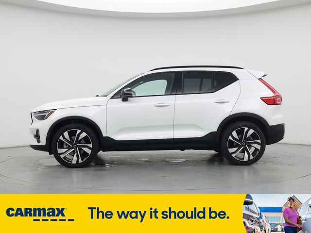 2023 Volvo XC40 Plus Dark Theme