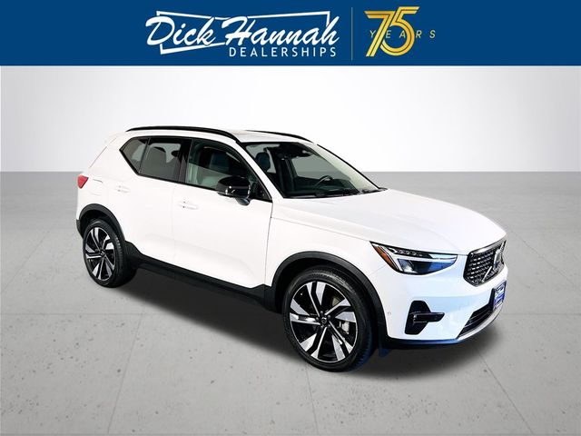 2023 Volvo XC40 Plus Dark Theme