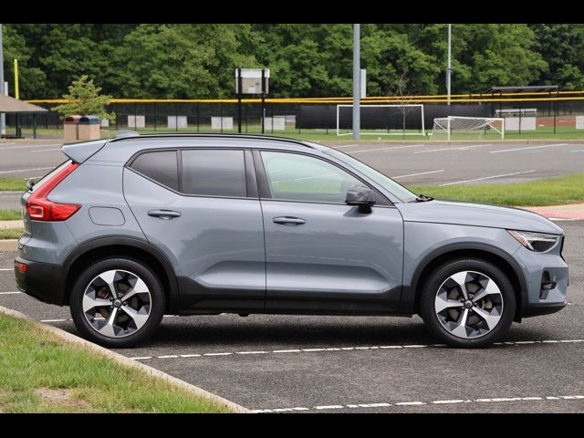 2023 Volvo XC40 Plus Dark Theme
