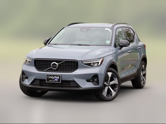 2023 Volvo XC40 Plus Dark Theme