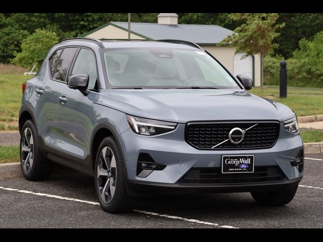 2023 Volvo XC40 Plus Dark Theme