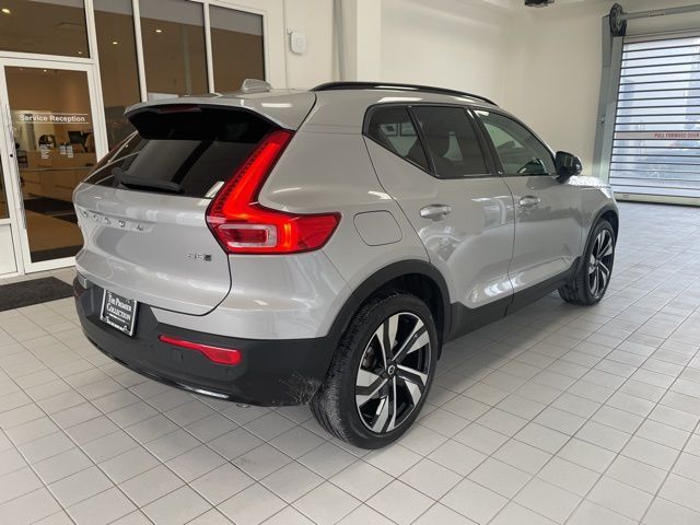 2023 Volvo XC40 Plus Dark Theme