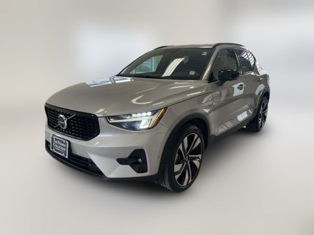 2023 Volvo XC40 Plus Dark Theme