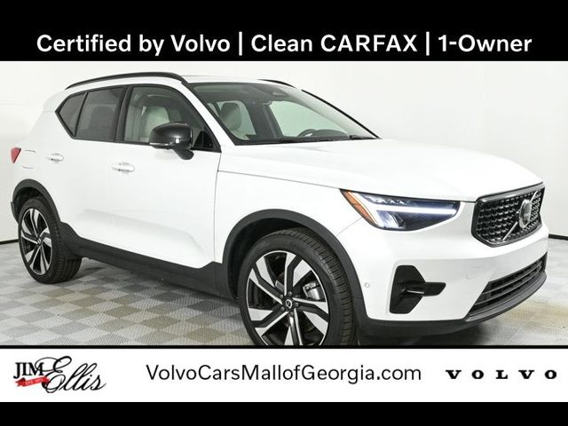 2023 Volvo XC40 Plus Dark Theme