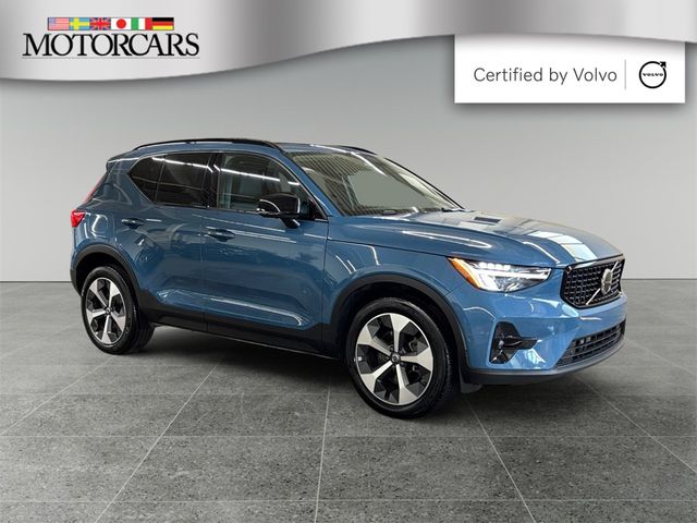 2023 Volvo XC40 Plus Dark Theme