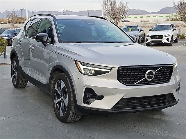 2023 Volvo XC40 Plus Dark Theme