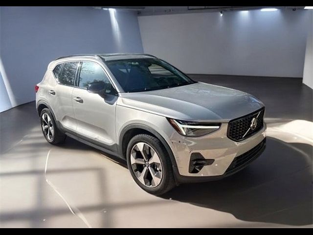 2023 Volvo XC40 Plus Dark Theme