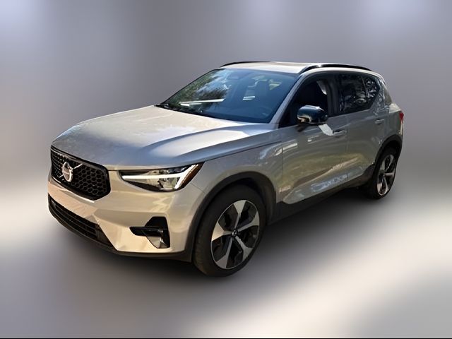 2023 Volvo XC40 Plus Dark Theme
