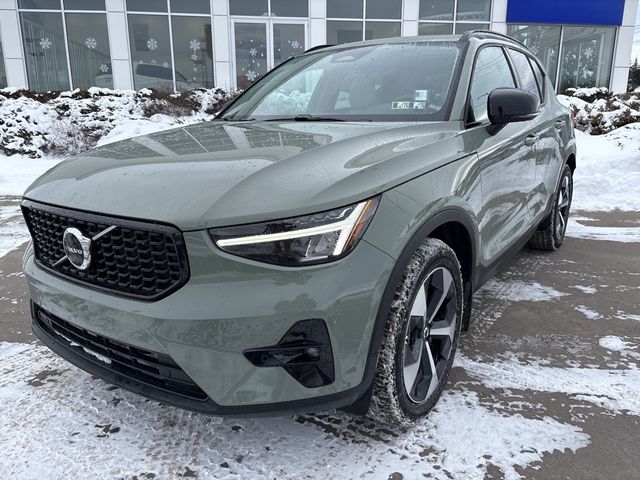 2023 Volvo XC40 Plus Dark Theme