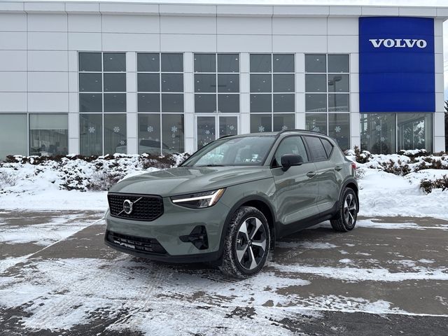 2023 Volvo XC40 Plus Dark Theme