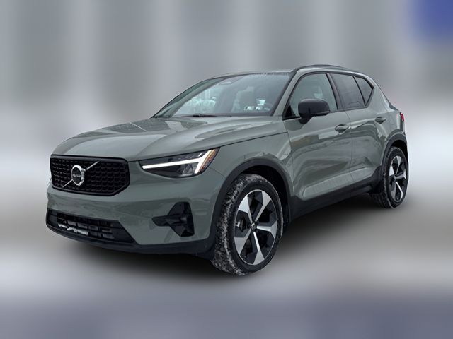 2023 Volvo XC40 Plus Dark Theme