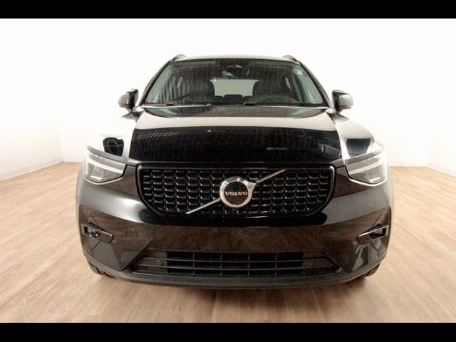 2023 Volvo XC40 Plus Dark Theme