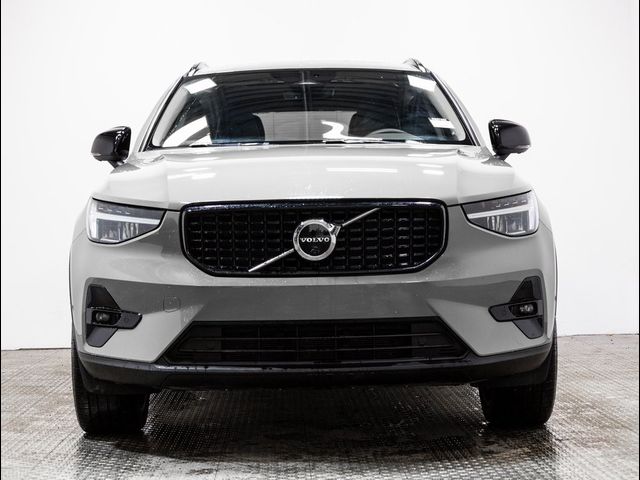 2023 Volvo XC40 Plus Dark Theme