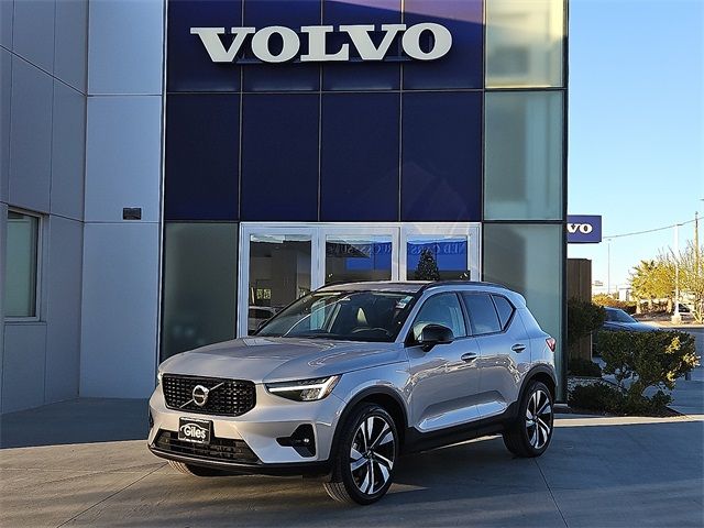 2023 Volvo XC40 Plus Dark Theme