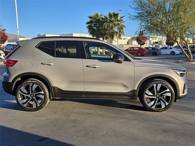 2023 Volvo XC40 Plus Dark Theme