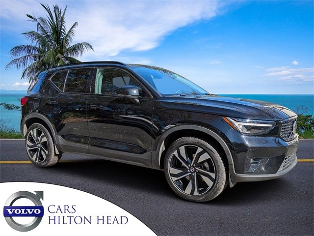 2023 Volvo XC40 Plus Dark Theme