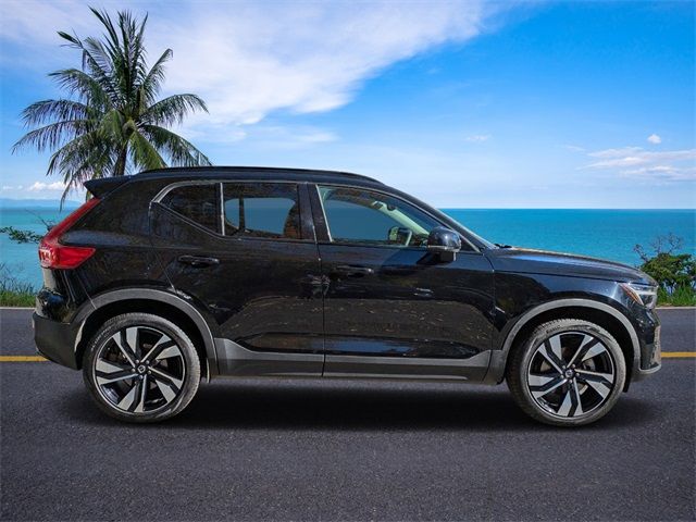 2023 Volvo XC40 Plus Dark Theme