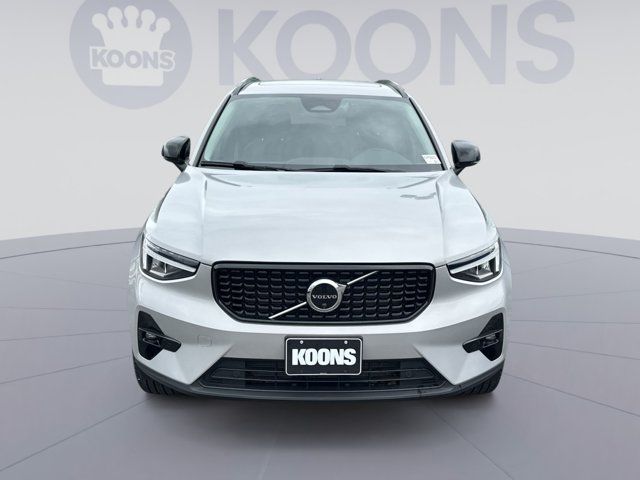 2023 Volvo XC40 Plus Dark Theme