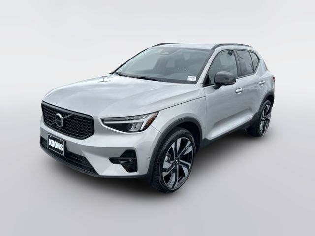 2023 Volvo XC40 Plus Dark Theme
