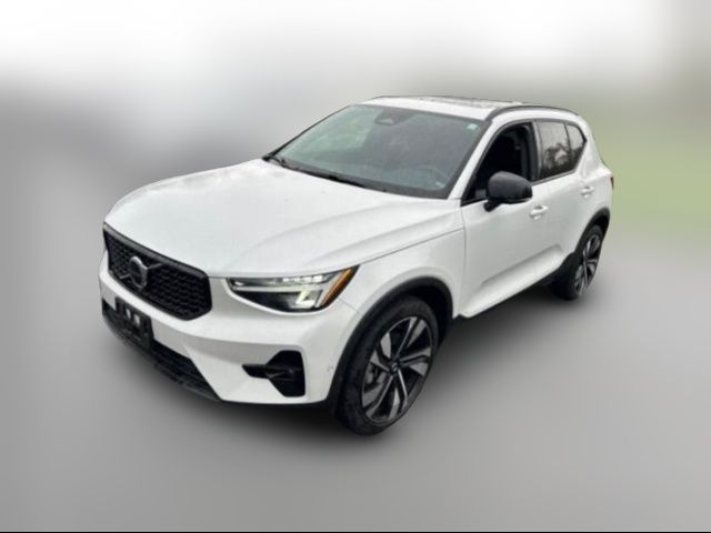 2023 Volvo XC40 Plus Dark Theme