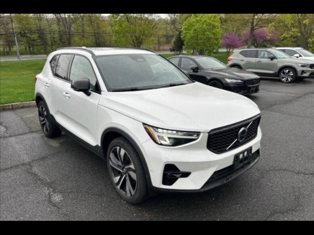 2023 Volvo XC40 Plus Dark Theme