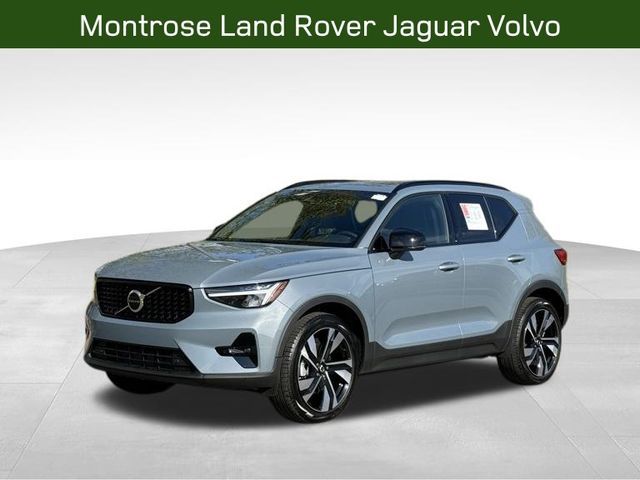 2023 Volvo XC40 Plus Dark Theme