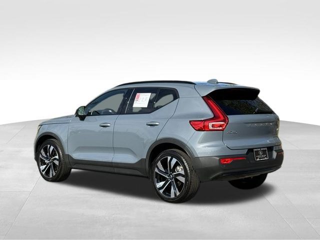 2023 Volvo XC40 Plus Dark Theme