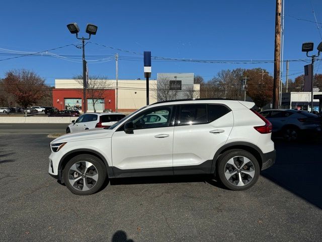 2023 Volvo XC40 Plus Dark Theme