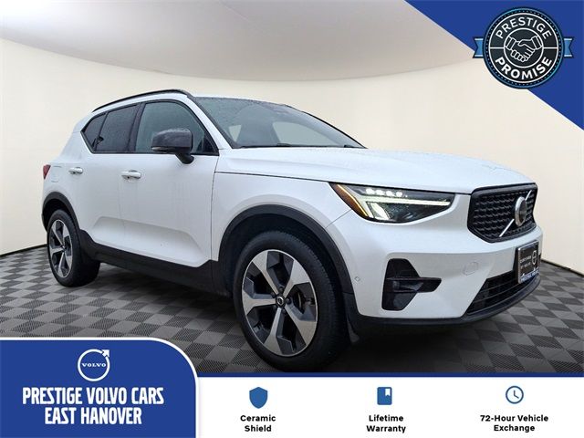 2023 Volvo XC40 Plus Dark Theme