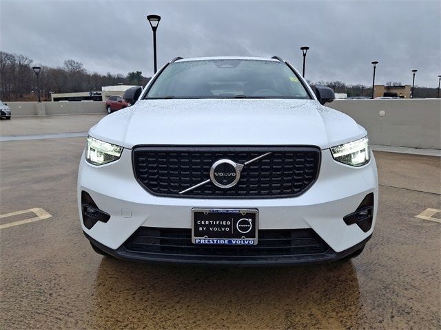 2023 Volvo XC40 Plus Dark Theme