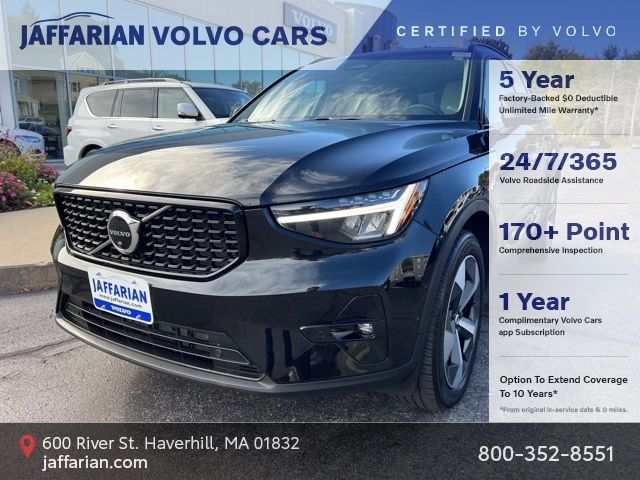 2023 Volvo XC40 Plus Dark Theme