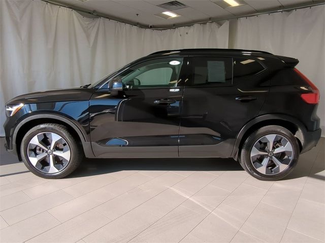 2023 Volvo XC40 Plus Dark Theme