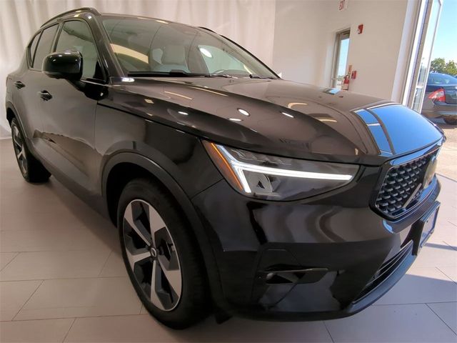 2023 Volvo XC40 Plus Dark Theme