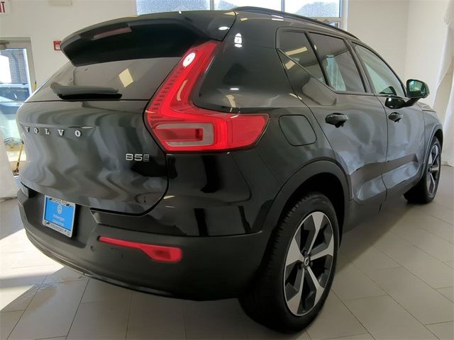 2023 Volvo XC40 Plus Dark Theme