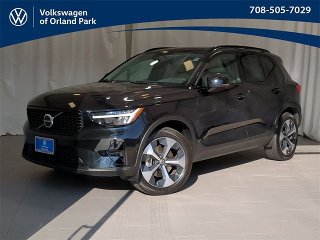 2023 Volvo XC40 Plus Dark Theme