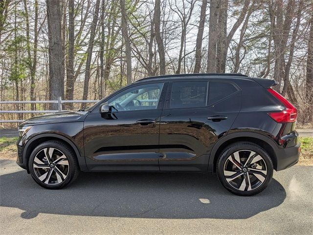 2023 Volvo XC40 Plus Dark Theme