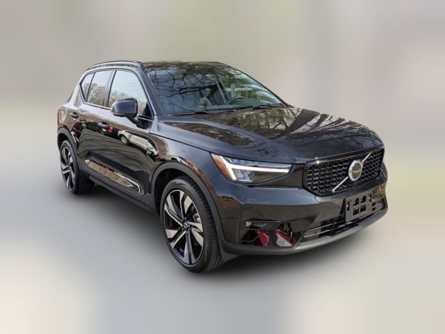 2023 Volvo XC40 Plus Dark Theme