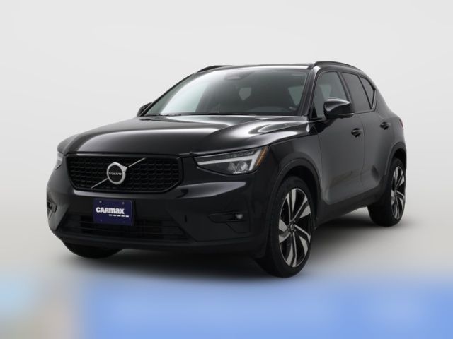 2023 Volvo XC40 Plus Dark Theme