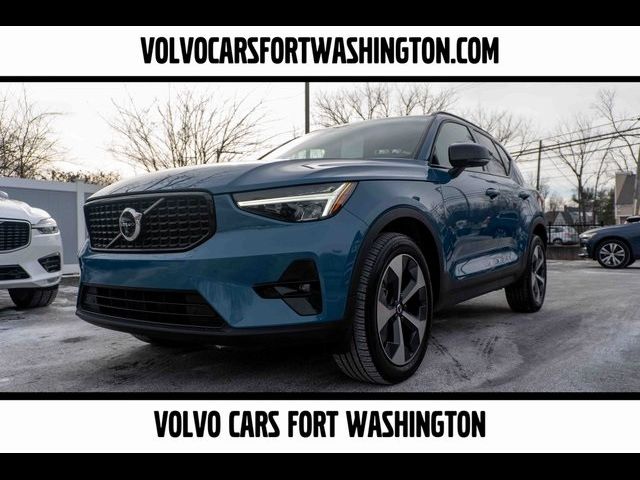 2023 Volvo XC40 Plus Dark Theme