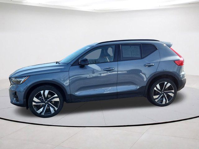 2023 Volvo XC40 Plus Dark Theme