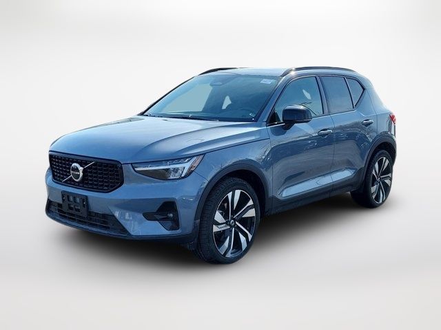 2023 Volvo XC40 Plus Dark Theme