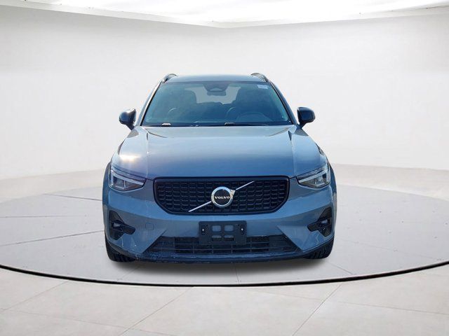 2023 Volvo XC40 Plus Dark Theme