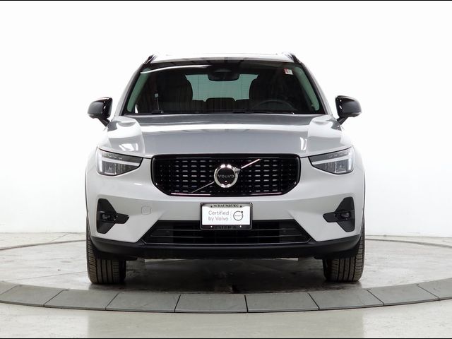 2023 Volvo XC40 Plus Dark Theme